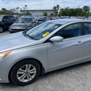 HYUNDAI SONATA GLS - 2