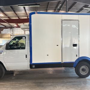 FORD E-350 CUTAWAY - 4