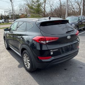 HYUNDAI TUCSON SE PLUS - 5