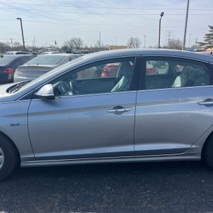 HYUNDAI SONATA HYBRID SE - 4