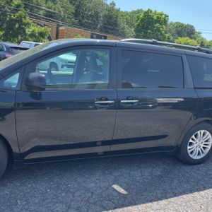 صورة 4 لـ 2015 Toyota SIENNA XLE 8-PASSENGER