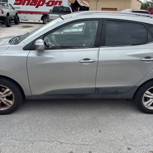 HYUNDAI TUCSON LIMITED - 4