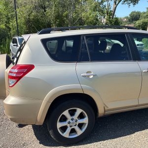 2010 Toyota RAV4 LIMITED — фото 9