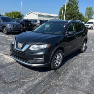 2017 Nissan ROGUE SV — фото 1