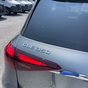 2026 Mercedes-BENZ GLE — миниатюра 23