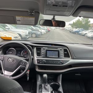 صورة 29 لـ 2014 Toyota HIGHLANDER LE