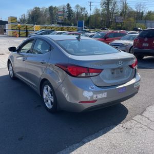 HYUNDAI ELANTRA VALUE EDITION - 5