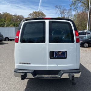 CHEVROLET EXPRESS 2500 - 7