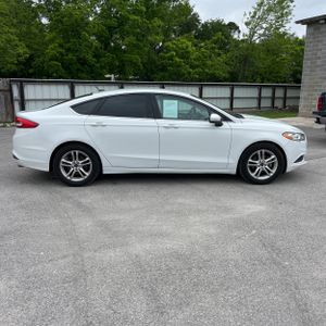 FORD FUSION SE - 10