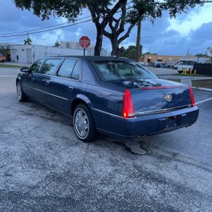 Cadillac DTS - 5