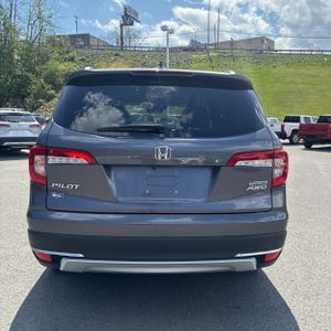 HONDA PILOT TOURING W/REAR CAPTAIN'S CHAIRS - 7