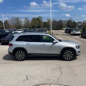 MERCEDES-BENZ GLB - 10