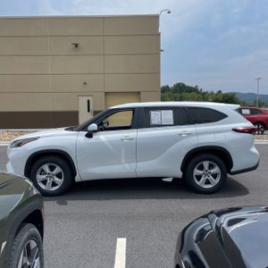 2024 Toyota HIGHLANDER LE 照片 3