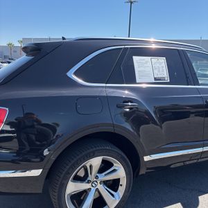 2017 Bentley BENTAYGA BASE — фото 9