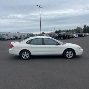 FORD TAURUS SE - 10