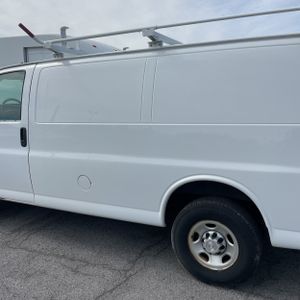 CHEVROLET EXPRESS 2500 - 6