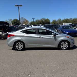 HYUNDAI ELANTRA GLS - 10