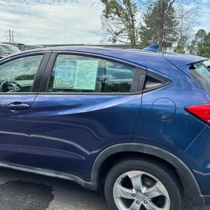 2016 Honda HR-V LX photo 6