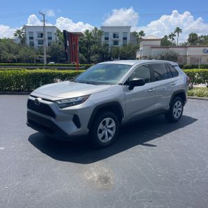 صورة 1 لـ 2024 Toyota RAV4 LE