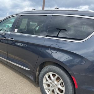 CHRYSLER PACIFICA TOURING L - 6
