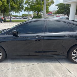 صورة 4 لـ 2015 Chrysler 200 S
