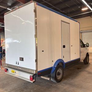 FORD E-350 CUTAWAY - 8