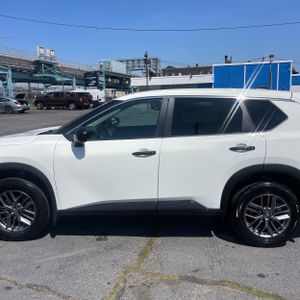 NISSAN ROGUE S INTELLIGENT AWD - 4