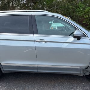 Volkswagen Tiguan SEL - 9