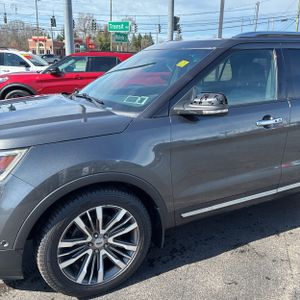 FORD EXPLORER PLATINUM - 2