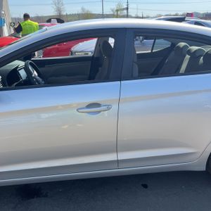 HYUNDAI ELANTRA SE - 4