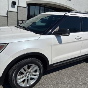 FORD EXPLORER XLT - 2