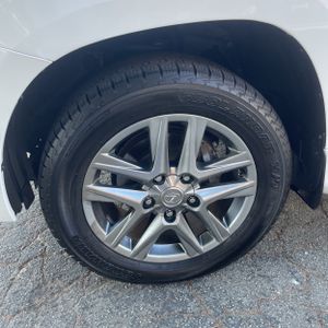 2015 Lexus LX 570 BASE — фото 17