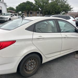 HYUNDAI ACCENT SE - 9