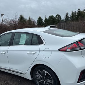 HYUNDAI IONIQ PLUG-IN HYBRID SEL - 6
