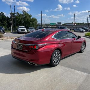 صورة 8 لـ 2022 Lexus ES 350 BASE