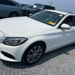 2015 Mercedes-BENZ C-CLASS photo 2