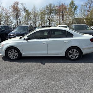 VOLKSWAGEN JETTA 1.4T SE - 3