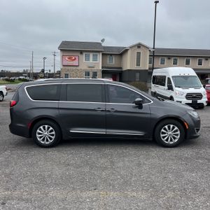 CHRYSLER PACIFICA TOURING L - 10