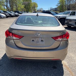 HYUNDAI ELANTRA GLS - 7