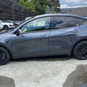 TESLA MODEL Y LONG RANGE - 4