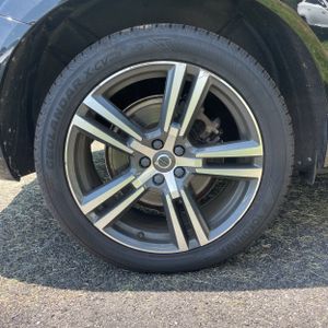 2019 Volvo XC60 MOMENTUM thumbnail 19