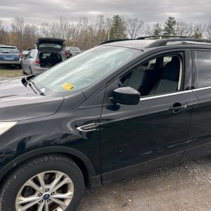 FORD ESCAPE SE - 2