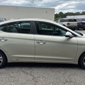 صورة 11 لـ 2017 Hyundai ELANTRA LIMITED