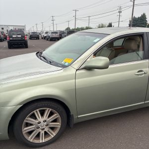 2006 Toyota AVALON LIMITED photo 2