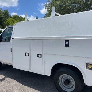 FORD E-350 CUTAWAY - 6