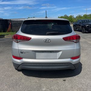 HYUNDAI TUCSON SE - 7