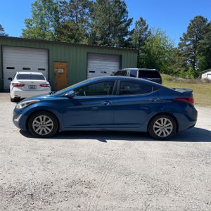 HYUNDAI ELANTRA SE - 3