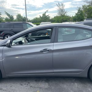 2011 Hyundai ELANTRA GLS 照片 4