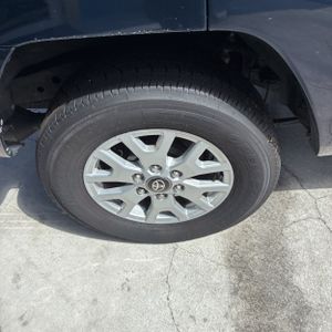 2005 Toyota 4RUNNER SR5 thumbnail 19