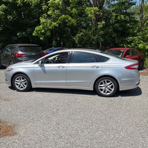 FORD FUSION SE - 3